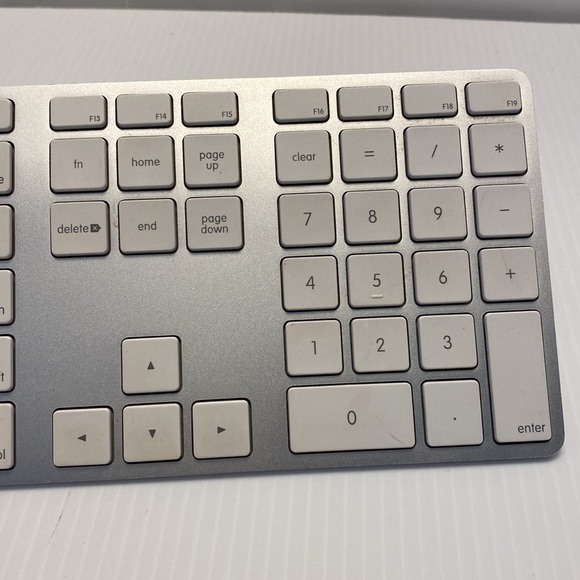 APPLE A1243 Aluminium USB Wired Keyboard with Numeric Keypad - Picture 4 of 8